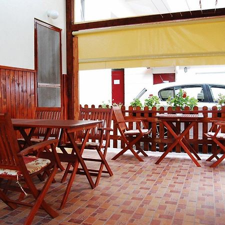 Voyager Bed & Breakfast Novi Sad Restaurace fotografie